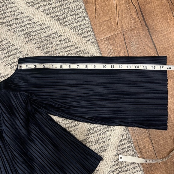 J.O.A Blue Flare Sleeve Off The Shoulder Velvet Pleated Top Blouse - Picture 11 of 11